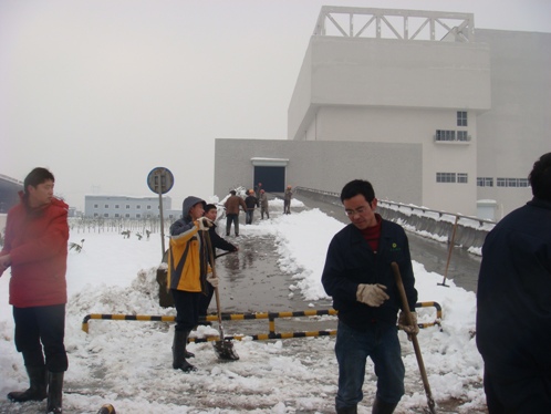 員工奮戰(zhàn)在冰雪第一線，集團(tuán)領(lǐng)導(dǎo)表示親切慰問